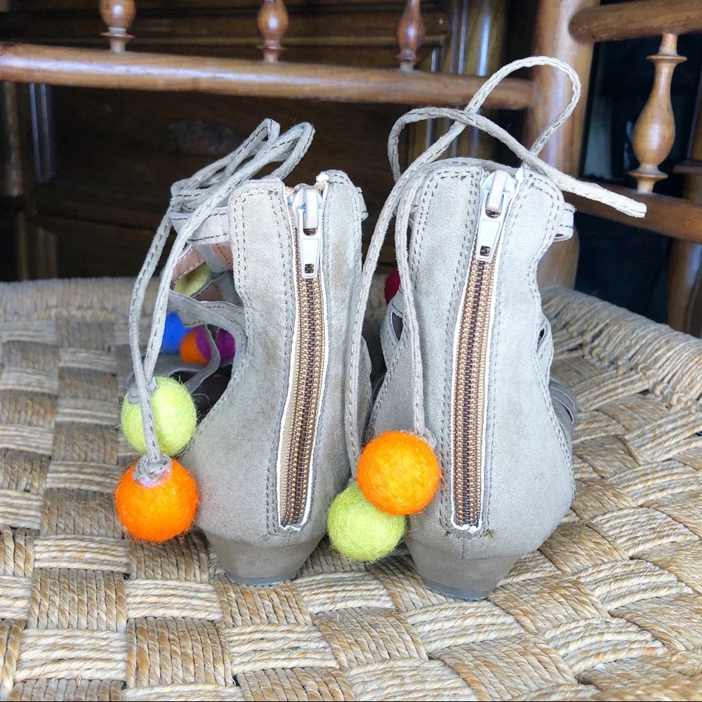 NICOLE pom pom sandals with zipper heel back 8.5 - Picture 2 of 6